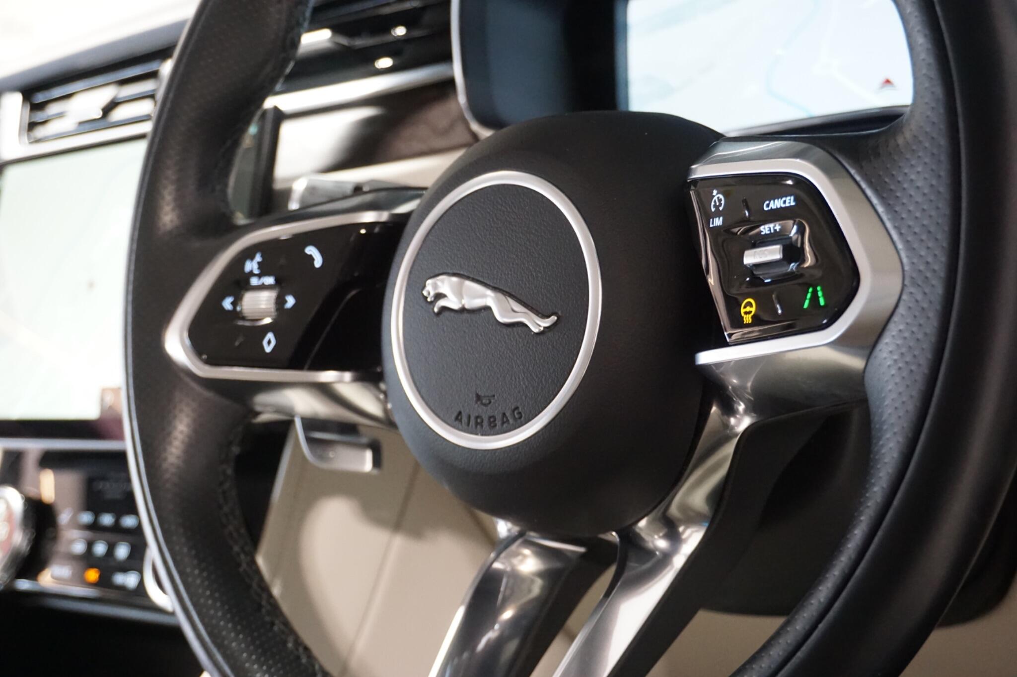 Jaguar F-PACE 3.0 D300 MHEV R-Dynamic SE SUV 5dr Diesel Auto AWD Euro 6 (s/s) (300 ps)